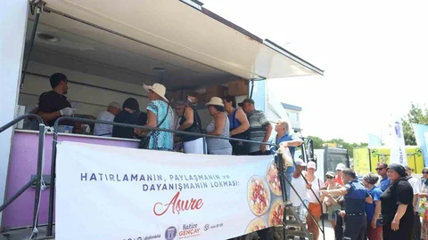 Didim’de Aşure İkramı Yapıldı