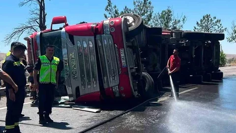 Kırıkkale'de Tır Devrildi, 1 Yaralı