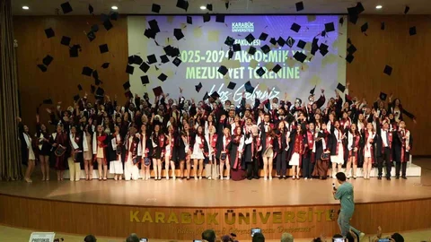 Karabük'te Tıp Fakültesi Mezunları Diplomalarını Aldı