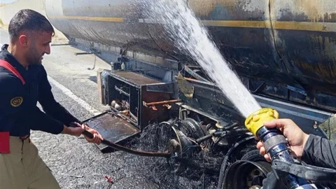 Şırnak'ta Tır Yangını Meydana Geldi