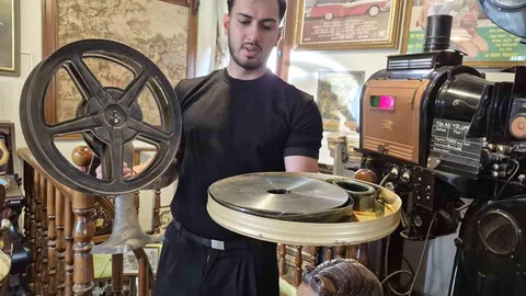 Eskişehir'de Tarihi Sinema Makinesi Sergileniyor