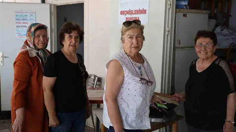 Kırşehir'de Emekli Kadınlardan Üniversitelilere Destek
