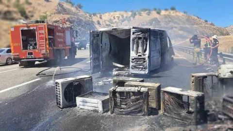 Bingöl'de Kamyonet Yangını Meydana Geldi