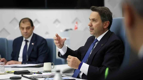 Bakan Bayraktar, Azerbaycan ile Elektrik İş Birliğini Görüştü