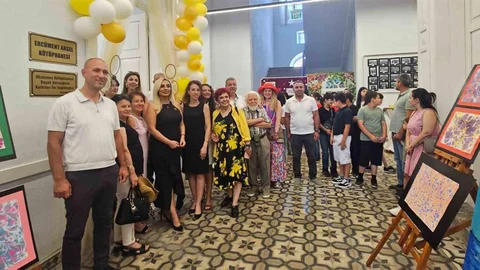 İzmir'de Tarihi Okula Modern Kütüphane