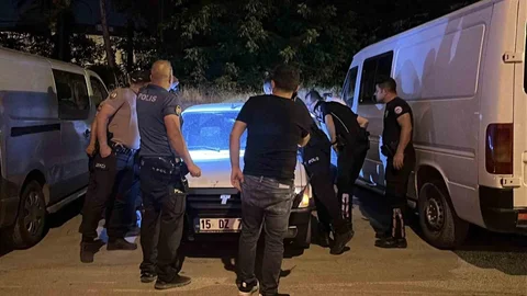 Burdur'da Genç Adam Aracında Hareket Etmedi