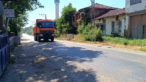 Bilecik'te Sıcak Hava Asfaltı Eritti