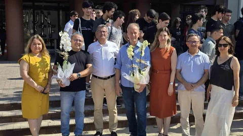 İzmir'de 34 Yıllık Öğretmene Veda Töreni