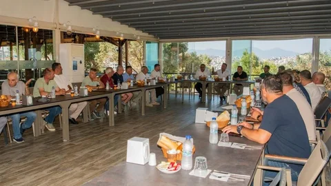 Kuşadası'nda Mahalle İhtiyaçları Görüşüldü