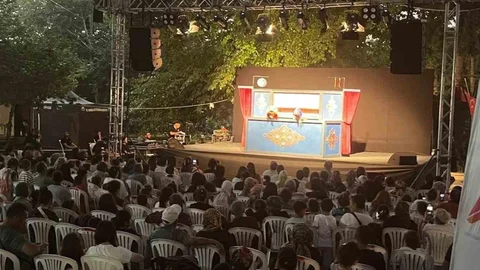 Mersin Şehir Tiyatrosu 13 İlçede Seyirciyle Buluştu