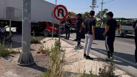 Konya'da Tır ve Otomobil Çarpışması