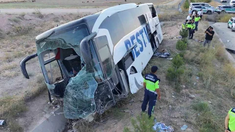 Aksaray'da Yolcu Otobüsü Devrildi