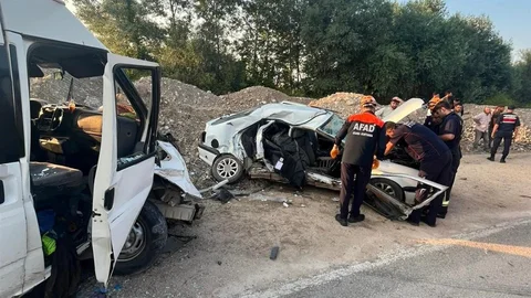 Amasya'da Otomobil-Minibüs Kazası