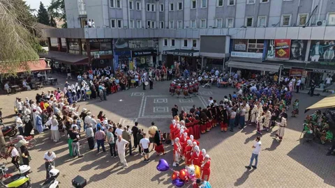 Terme'de Renkli Halk Oyunları Şenliği Başladı