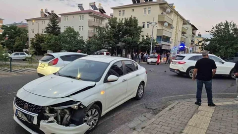 Bingöl'de Trafik Kazası: İki Yaralı