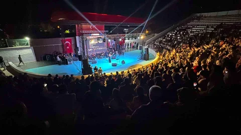 Kilis'te Açık Hava Konseri Yoğun İlgi Gördü