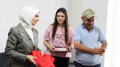 Çilem’e Yeni Ev Tapusu Teslim Edildi