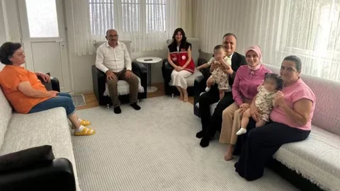 Mut Kaymakamı Osman Çelikkol ve Eşi Şifa Çelikkol'dan Koruyucu Aile Ziyareti