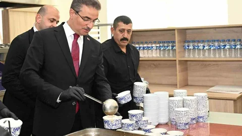 Erzurum'da Emniyet Personeline Aşure İkramı