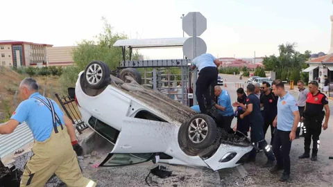 Karaman'da Takla Atan Araçta 4 Öğrenci Yaralandı