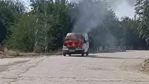 Elazığ'da Minibüs Yangını Kontrol Altına Alındı