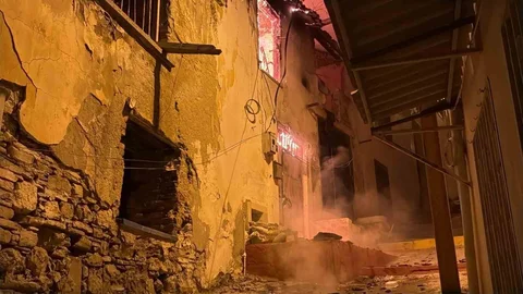 Kuşadası’nda Gece Yarısı Yangın