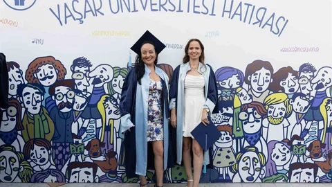 İzmir'de İki Anne, İki Başarı Hikayesi