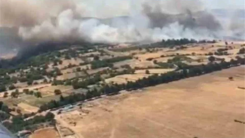 Balıkesir'de Orman Yangını Sürüyor