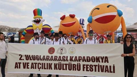 Kapadokya'da At Güzellikleri Yarıştı