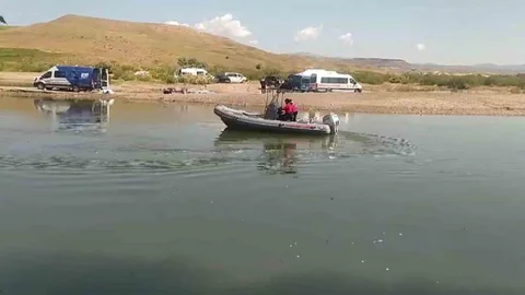 Sivas'ta Irmakta Kaybolan Genç İçin Arama Çalışmaları Devam Ediyor