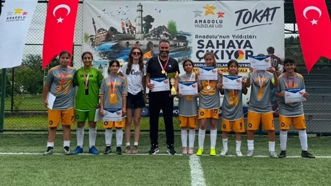 Erzincan Kız Futbol Takımı Şampiyon Oldu