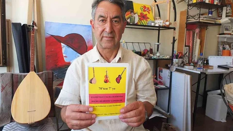Burhaniye'de Eğitmen Kitap Yazdı