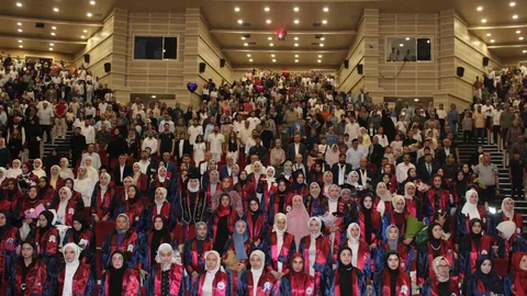 Erciyes Üniversitesi'nde Mezuniyet Sevinci