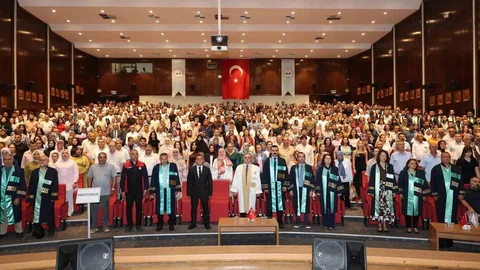 Erciyes Üniversitesi'nde Mezuniyet Coşkusu