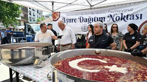 Manisa'da Aşure İkramı Devam Ediyor