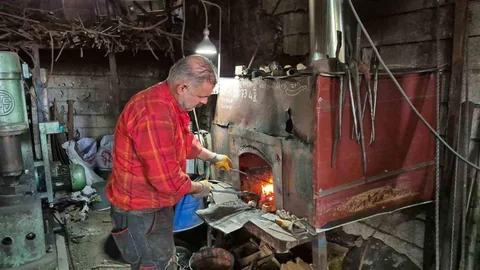 Adıyaman'da Demir Ustasının Zorlu Çalışma Koşulları