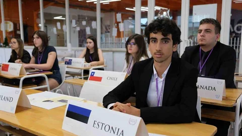 Bursa'da Genç Diplomatlar Buluştu