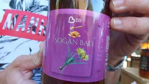 Burhaniye'de Soğan Balı Tanıtıldı