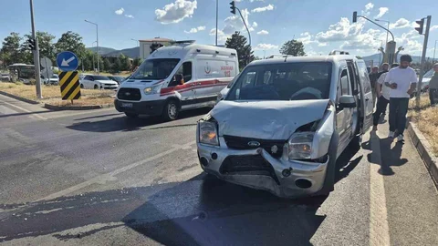 Bingöl'de İki Araç Çarpıştı