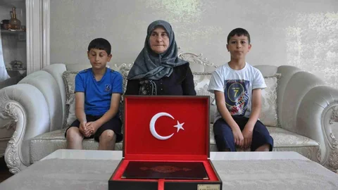 Kars'ta Bayrak Sevgisi Kuşaktan Kuşağa Aktarıldı