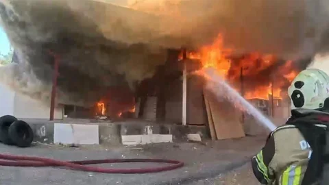 Diyarbakır'da Marangoz Atölyesinde Yangın Görüntüleri Yayınlandı