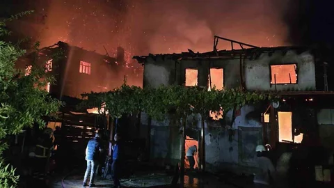 Bilecik'te Ahşap Ev Yangını