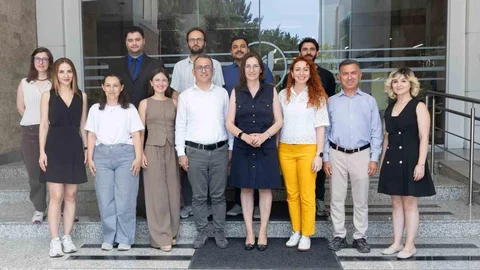 İzmir'de Genç Girişimcilere Eğitim Desteği