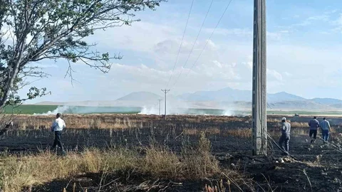 Karapınar'da Buğday Tarlasında Yangın Çıktı