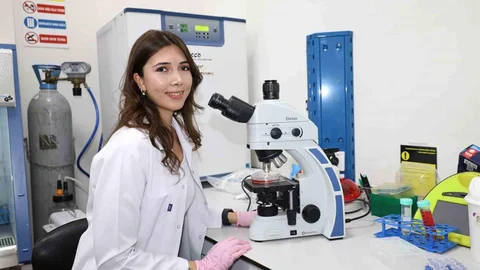 İzmirli Genç Bilim İnsanı Elif Turan