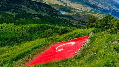 Giresun'da Dev Türk Bayrağı Yenilendi
