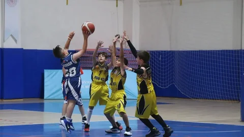Minik Basketbolcular Kupa Sevinci Yaşadı
