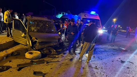 Yüksekova'da İki Ayrı Trafik Kazası