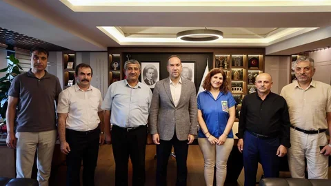 Niğde'de Başkan Özdemir'e Tebrikler Geliyor