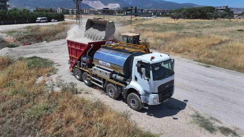 Manisa'da Yollar Asfaltlanıyor